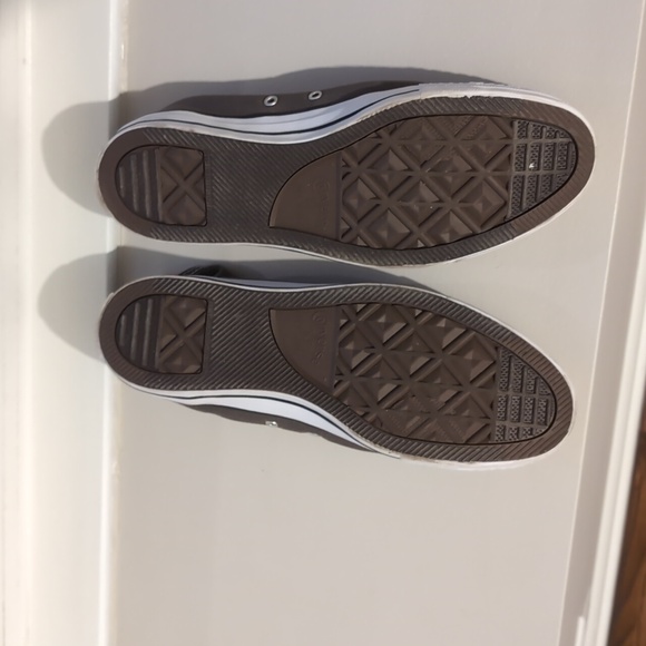 Converse - Mens size 11 - Picture 2 of 4